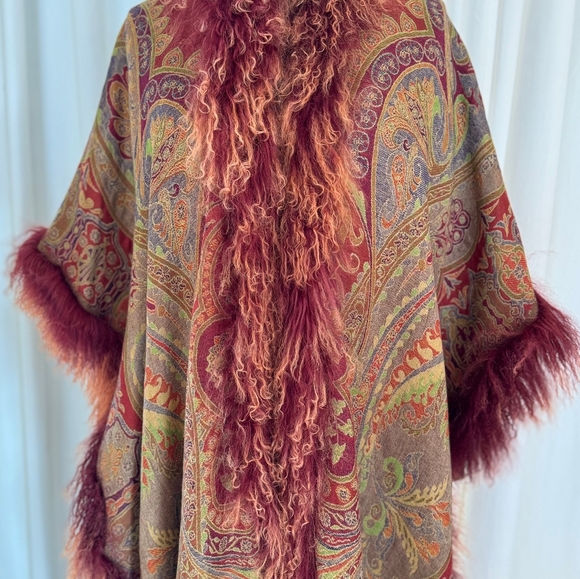Jean Crisan Fourrure wool woven multicolor Paisley pattern w/ lamb fur trim cape - Picture 3 of 7